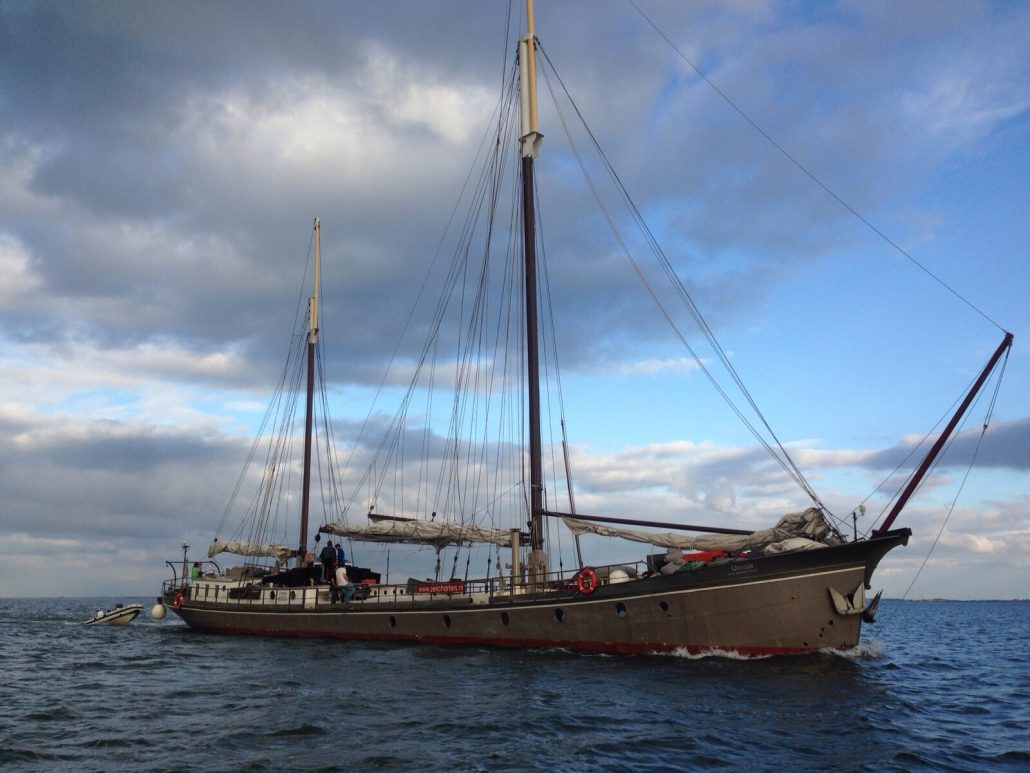 Schip Umoja umoja Schip Umoja umoja